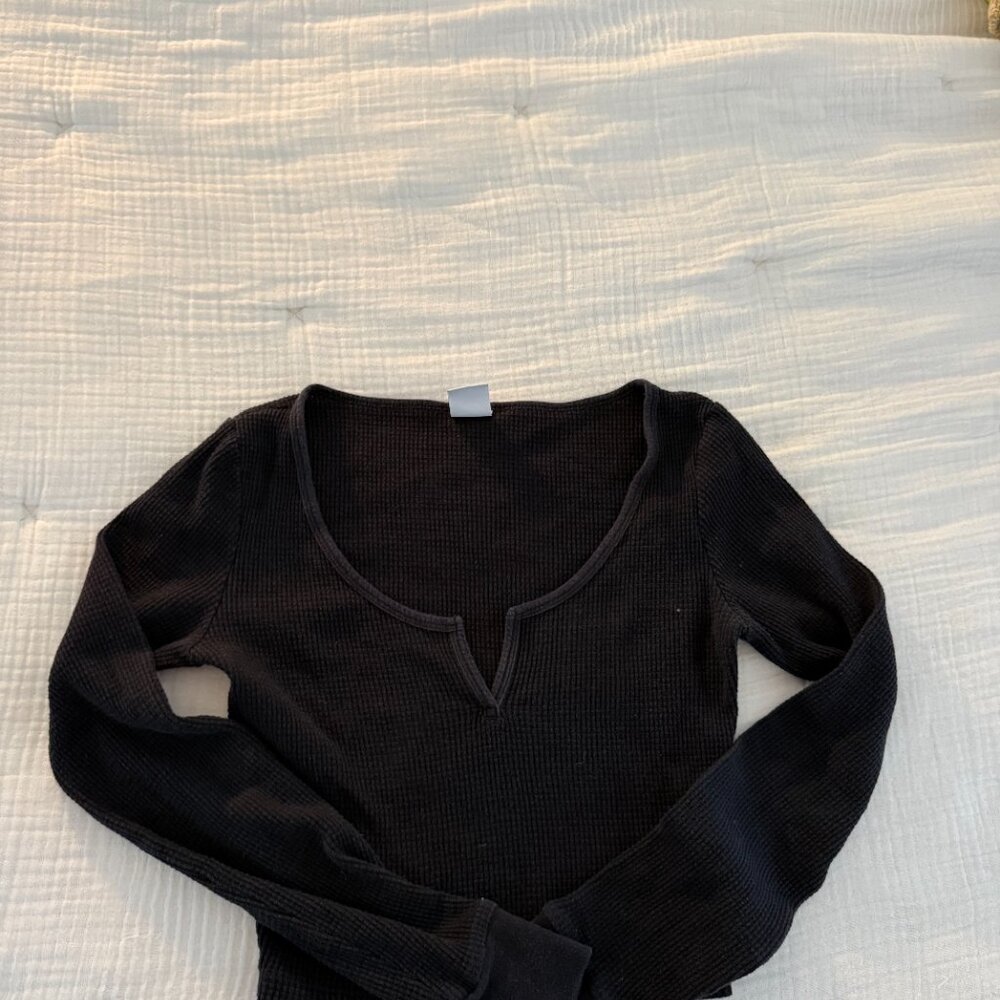 Aritzia TNA Waffle Henley Crop Top